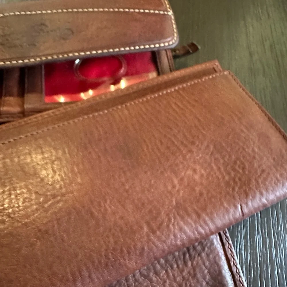 Dooney & Bourke Rich Brown Leather wallet - Picture 3 of 7